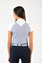 Load image into Gallery viewer, Ladies polo shirt | lady polo shirt | cotton | polo shirt | shirt | model JANE | riding polo | lady polo | lady riding shirt | riding shirt | ladies riding shirt | comfort of movement | Makebe | clothing | equestrian | riding | technical material | made in Italy | elegance | white | grey |