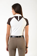 Laden Sie das Bild in den Galerie-Viewer, Ladies polo shirt | lady polo shirt | cotton | polo shirt | shirt | model JANE | riding polo | lady polo | lady riding shirt | riding shirt | ladies riding shirt | comfort of movement | Makebe | clothing | equestrian | riding | technical material | made in Italy | elegance | deal | deals | discounts | sales | brown | white |