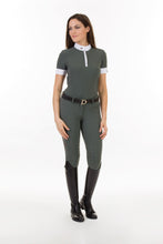 Load image into Gallery viewer, model SOLE | technical fabric | short sleeves shirt | short sleeves riding shirt | lady shirt | lady riding shirt | riding shirt | ladies riding shirt | lady riding polo shirt | comfort of movement | Makebe | clothing | equestrian | riding | technical material | made in Italy | elegance | military green | green |