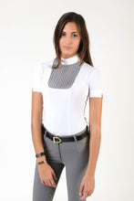 Laden Sie das Bild in den Galerie-Viewer, Ladies polo shirt | lady polo shirt | cotton | polo shirt | shirt | model VERONICA | riding polo | lady polo | lady riding shirt | riding shirt | ladies riding shirt | comfort of movement | Makebe | clothing | equestrian | riding | technical material | made in Italy | elegance | white | grey |
