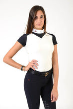 Laden Sie das Bild in den Galerie-Viewer, Ladies polo shirt | lady polo shirt | cotton | polo shirt | shirt | model JANE | riding polo | lady polo | lady riding shirt | riding shirt | ladies riding shirt | comfort of movement | Makebe | clothing | equestrian | riding | technical material | made in Italy | elegance | deal | deals | discounts | sales | black | white |