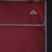Load image into Gallery viewer, Stable drape | stable | drape | Makebe logo | equestrian | riding | horse | colors | Makebe | stable line | bordeaux |